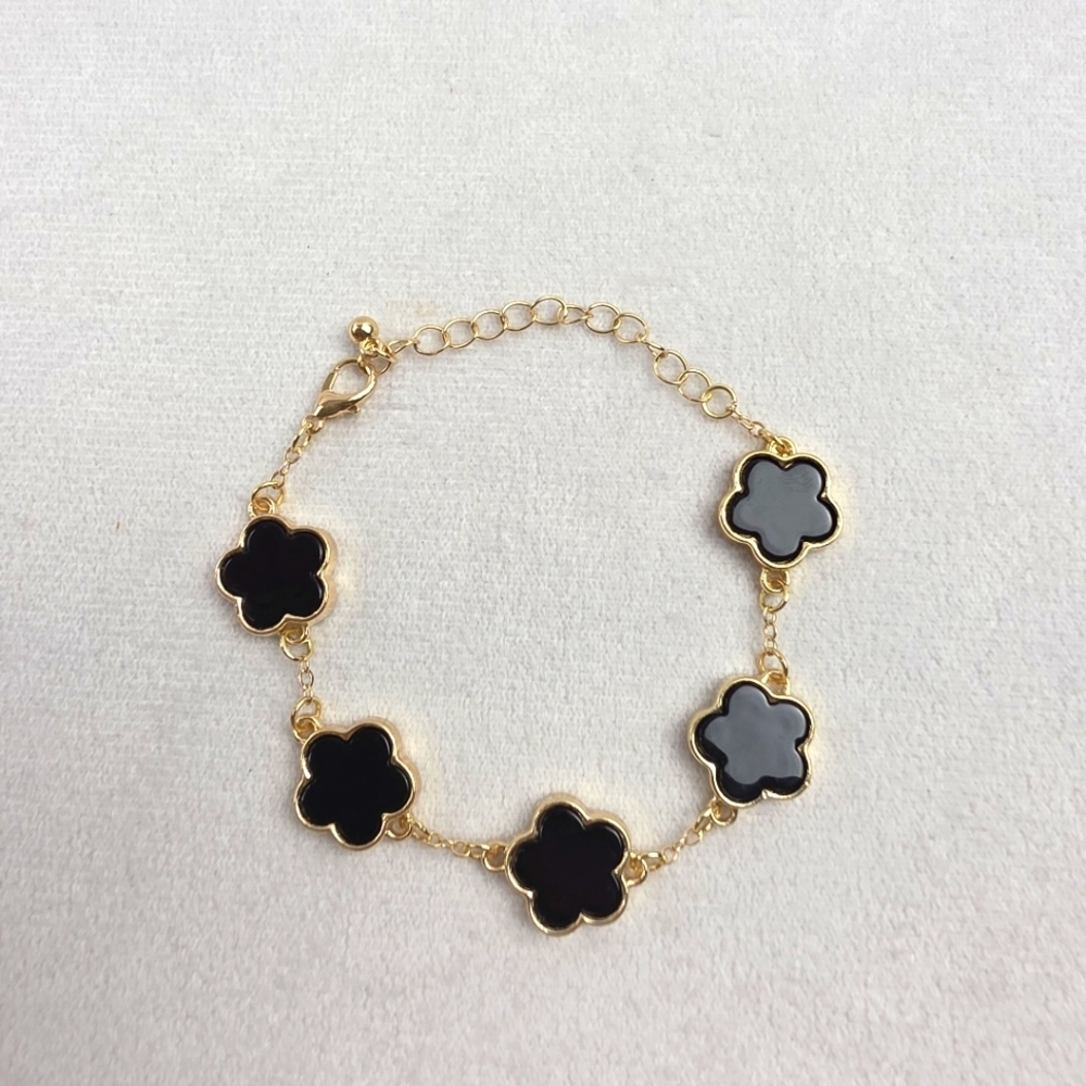 NWOT Gold and Black Flower Floral Clover Bracelet 9"